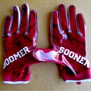 Oklahoma college football gloves